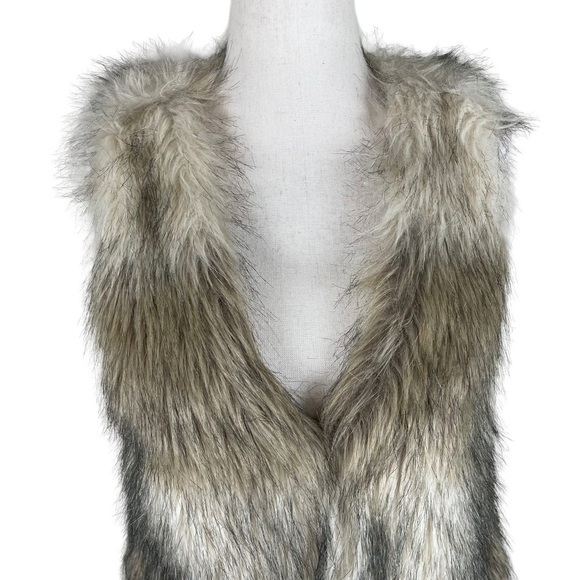 Me Jane Faux Fur Vest - Picture 2 of 9